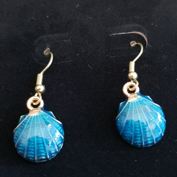 Beachy earrings. See pictures for other styles and colors. - Picture 6 of 7